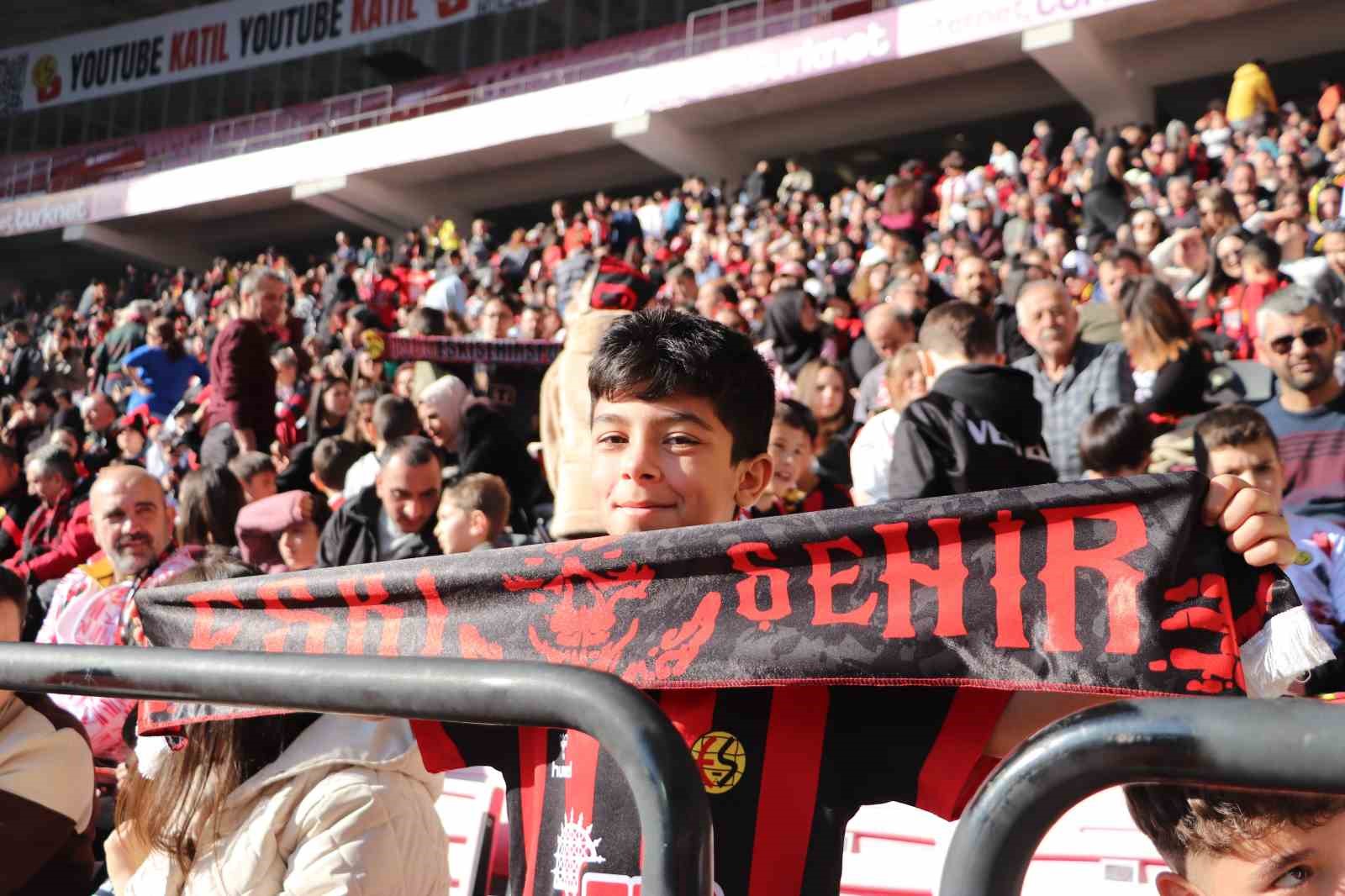 TFF 3. Lig Eskişehirspor: 7 - Bornova 1877 Sportif Yatırımlar: 0
