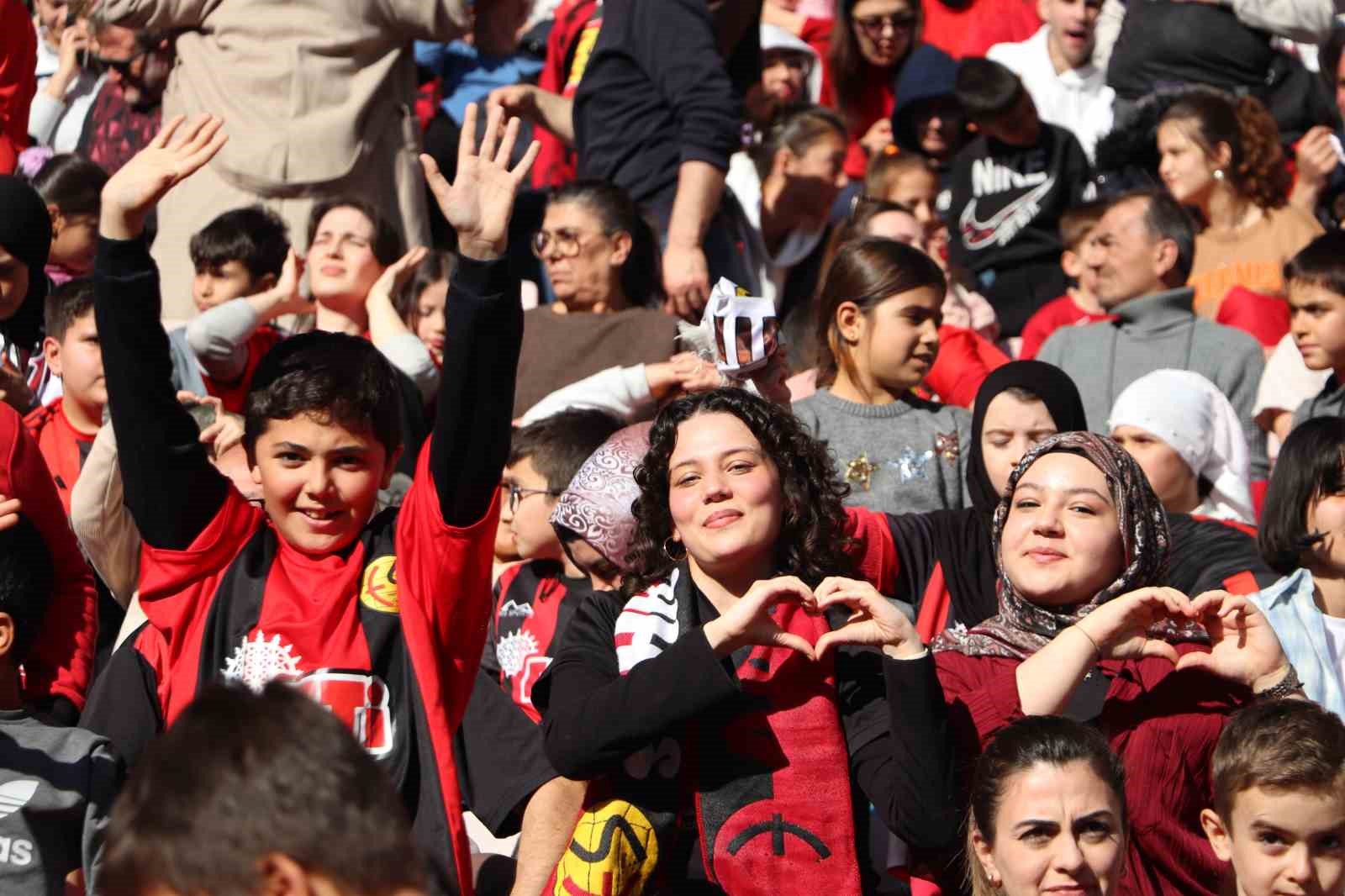 TFF 3. Lig Eskişehirspor: 7 - Bornova 1877 Sportif Yatırımlar: 0
