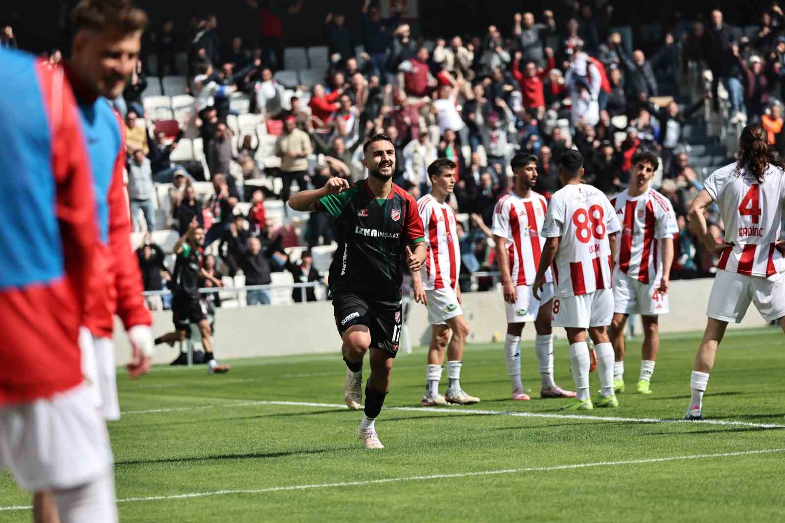 TFF 3. Lig: Karşıyaka: 2 - Ayvalıkgücü Belediyespor: 0
