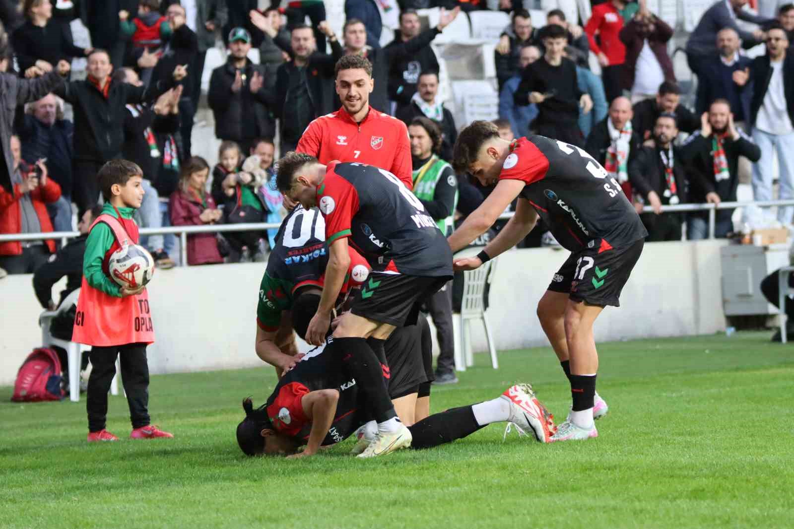 TFF 3. Lig: Karşıyaka: 3 - İzmir Çoruhlu FK: 1
