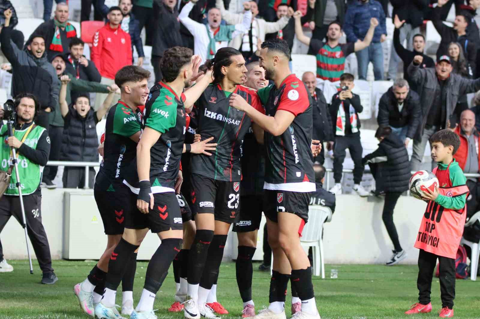TFF 3. Lig: Karşıyaka: 3 - İzmir Çoruhlu FK: 1

