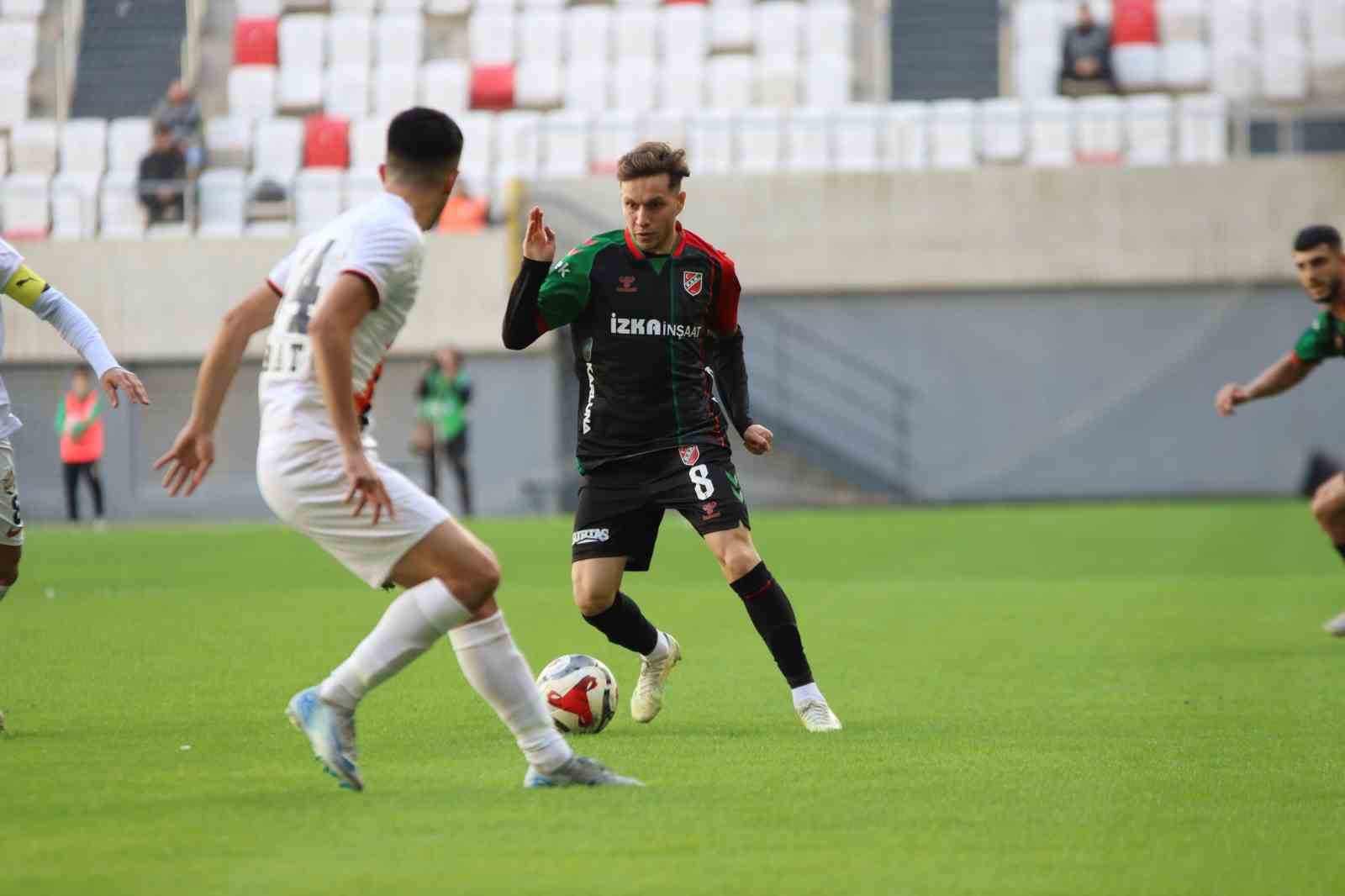 TFF 3. Lig: Karşıyaka: 3 - İzmir Çoruhlu FK: 1
