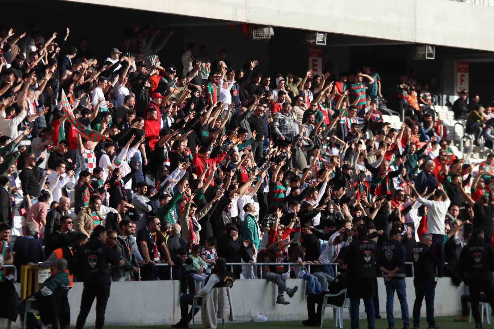 TFF 3. Lig: Karşıyaka: 3 - İzmir Çoruhlu FK: 1
