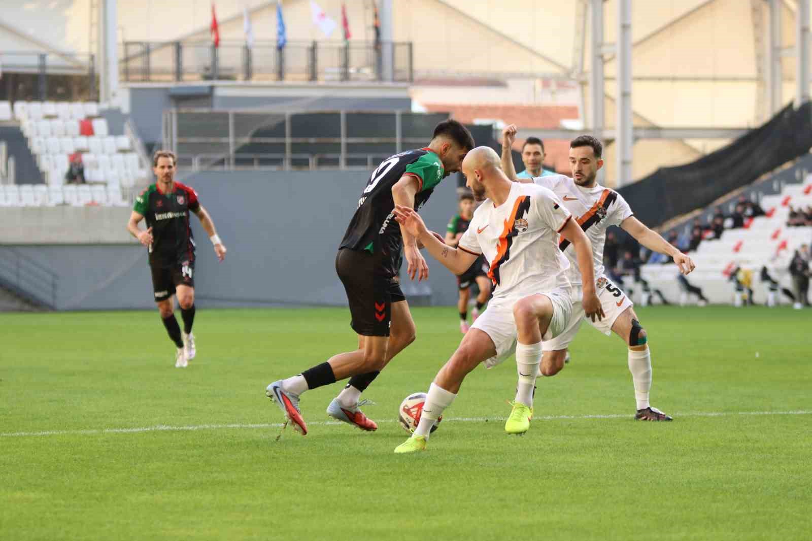 TFF 3. Lig: Karşıyaka: 3 - İzmir Çoruhlu FK: 1
