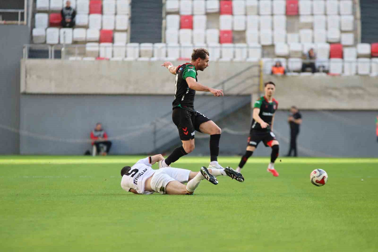 TFF 3. Lig: Karşıyaka: 3 - İzmir Çoruhlu FK: 1
