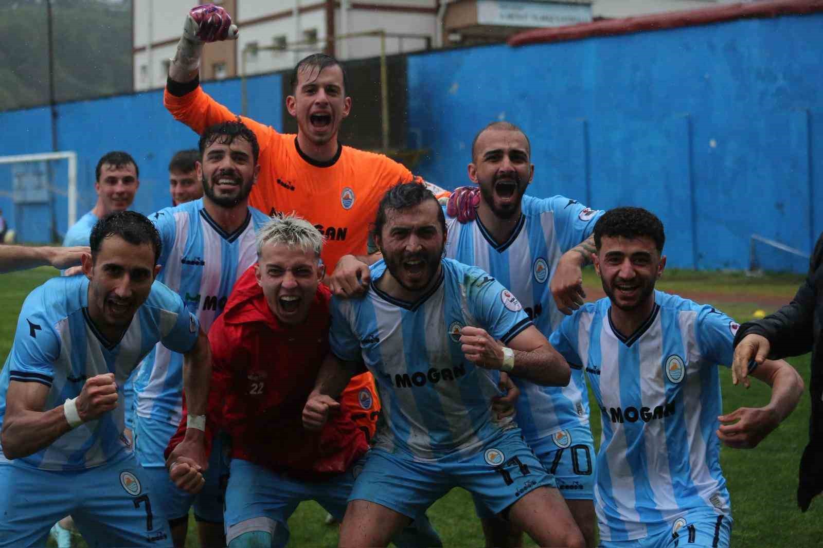 TFF 3. Lig: Pazarspor: 3 - Zonguldakspor FK: 3
TFF 3. Lig: Pazarspor: 3 - Zonguldakspor FK: 3