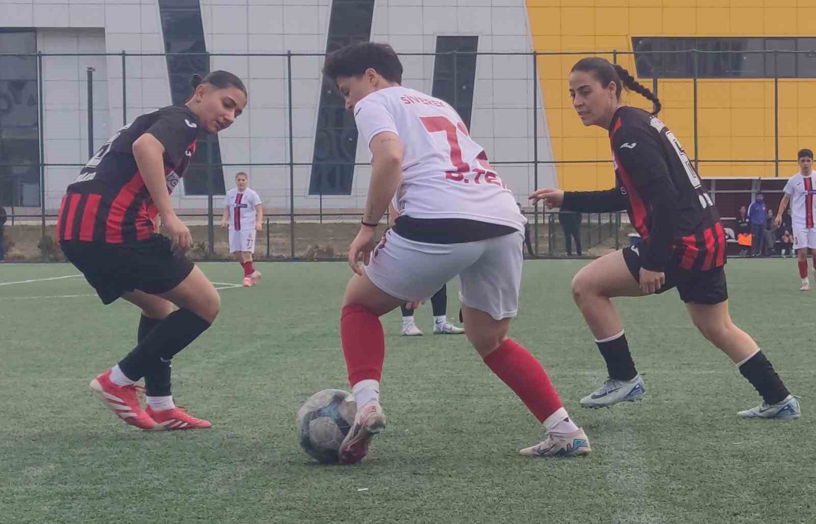 TFF Kadınlar 2. Lig: Vangücü SK: 2 - Siverek Kadın SK: 0
