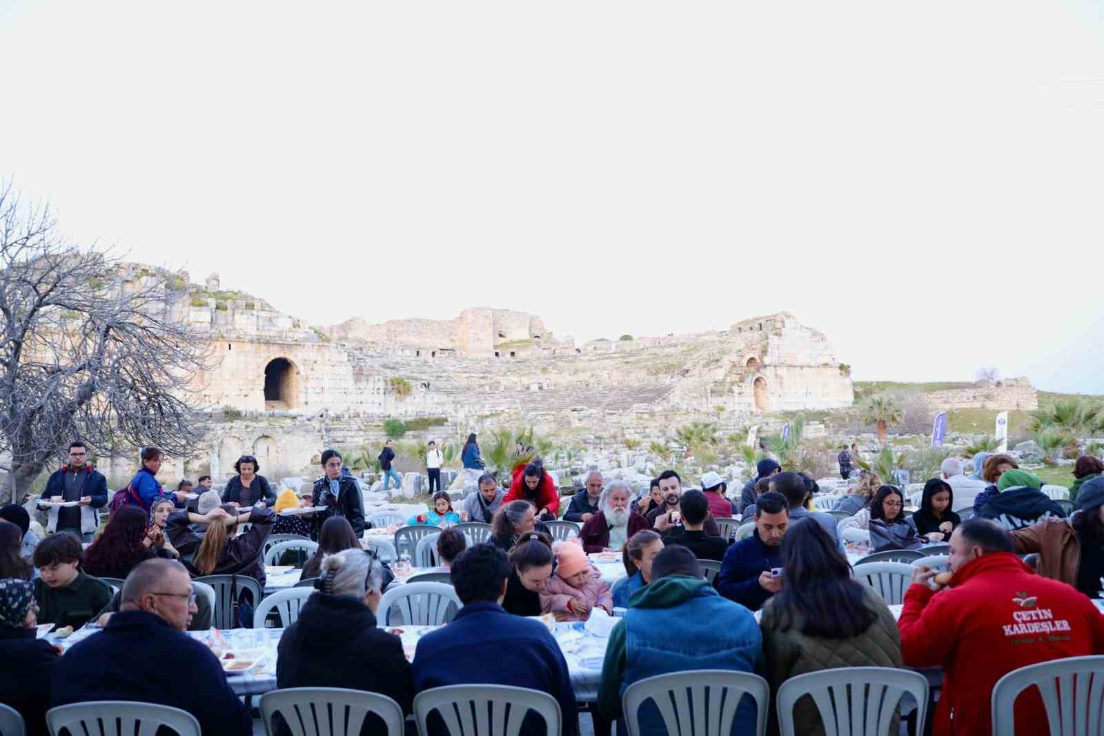 Thales’in kenti Miletos’ta ’Matematik ve Umut’ temalı buluşma gerçekleştirildi
