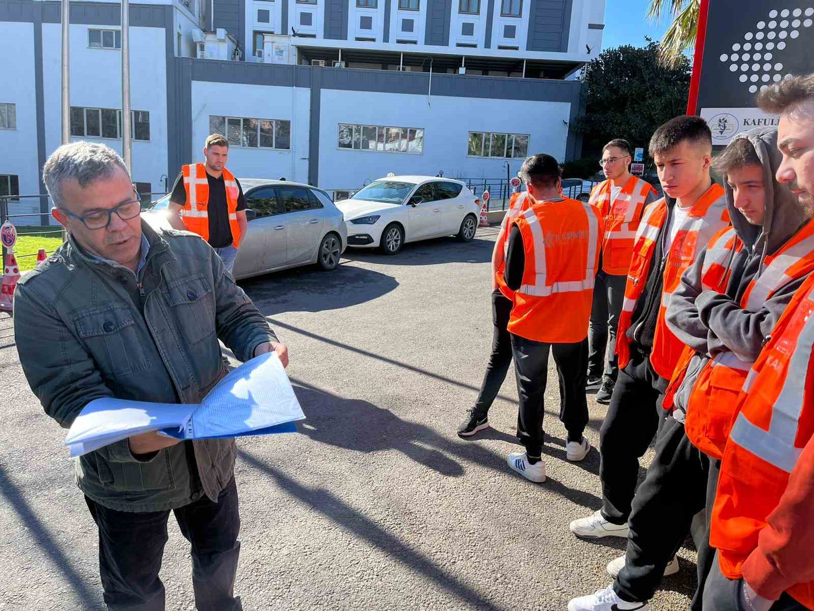 The Green Park Otelleri’nde ödemeler yapılmadı, çalışanlar greve gitti: 48 milyon TL’lik alacak krizi
The Green Park Otelleri’nde ödemeler yapılmadı, çalışanlar greve gitti: 48 milyon TL’lik alacak krizi