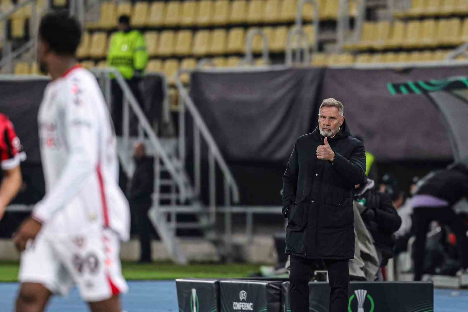 Thorsten Fink: "Tarih yazmaya devam etmek istiyoruz"
Thorsten Fink: "Tarih yazmaya devam etmek istiyoruz"