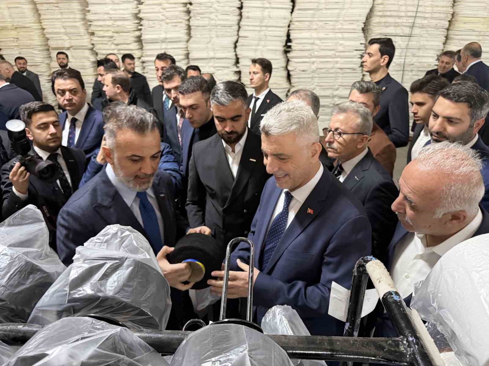 Ticaret Bakanı Bolat: "İran’la ticari taşımalar kontrollü bir şekilde devam ediyor"
