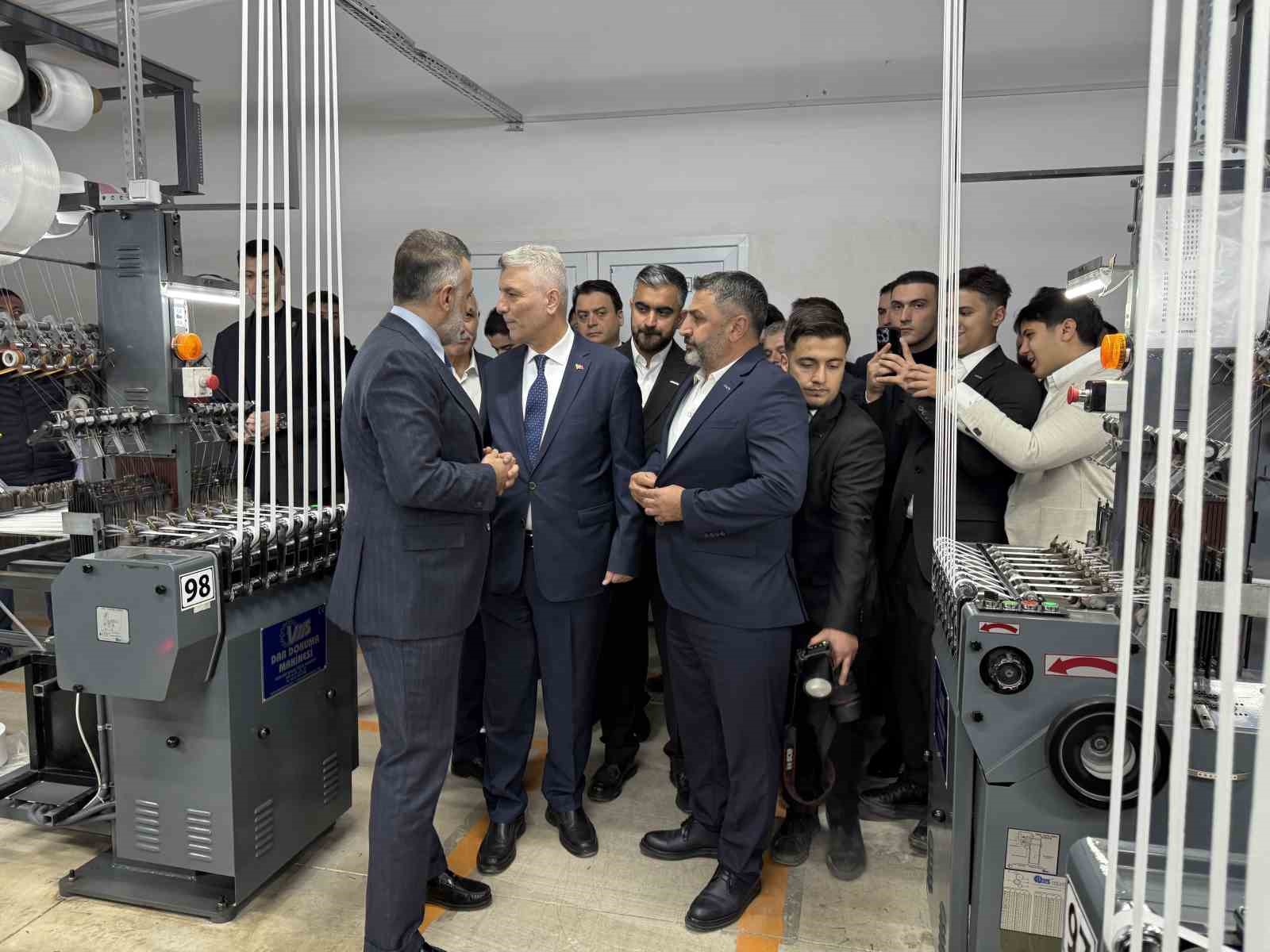 Ticaret Bakanı Bolat: "İran’la ticari taşımalar kontrollü bir şekilde devam ediyor"
