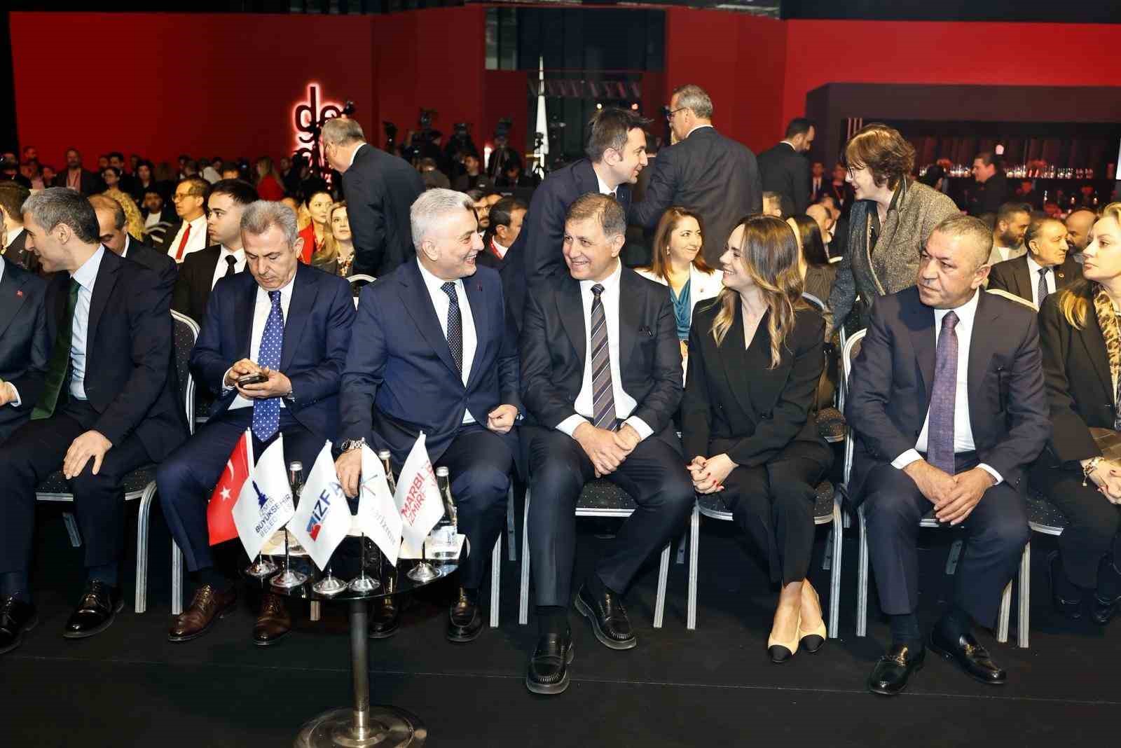 Ticaret Bakanı Ömer Bolat: "İşlenmiş ürün ihracatında yüzde 65’lik hacmi teknoloji ile yüzde 90’lara çıkaracağız"
Ticaret Bakanı Ömer Bolat: "İşlenmiş ürün ihracatında yüzde 65’lik hacmi teknoloji ile yüzde 90’lara çıkaracağız"