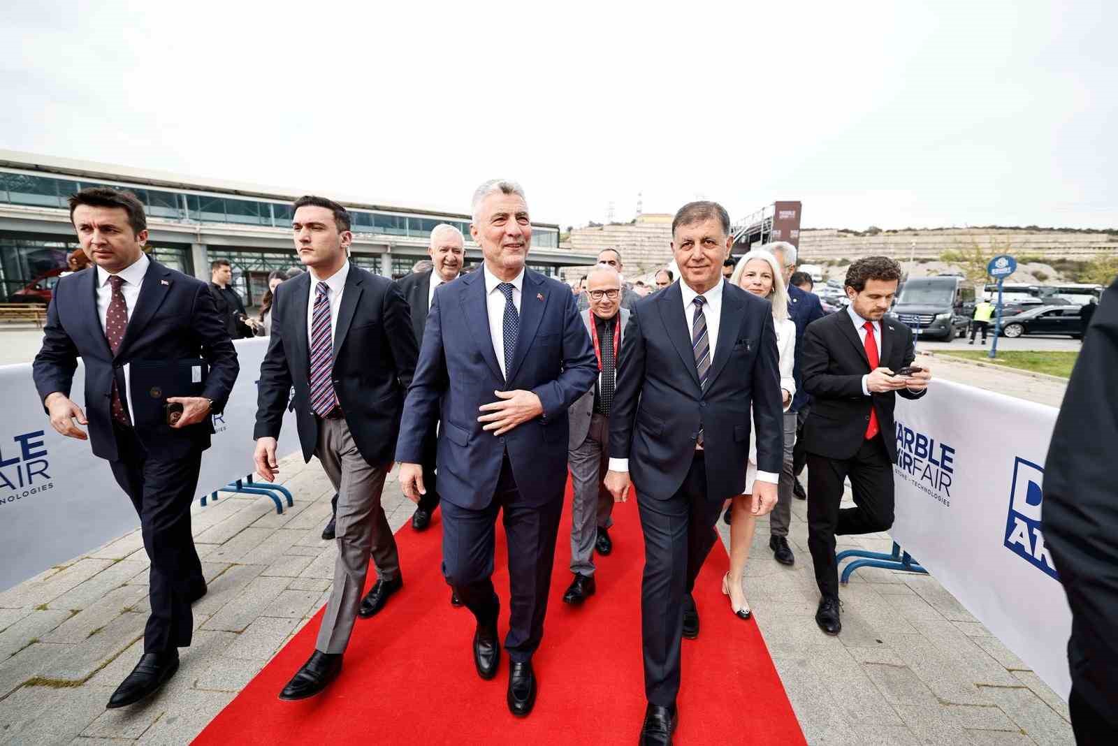 Ticaret Bakanı Ömer Bolat: "İşlenmiş ürün ihracatında yüzde 65’lik hacmi teknoloji ile yüzde 90’lara çıkaracağız"
Ticaret Bakanı Ömer Bolat: "İşlenmiş ürün ihracatında yüzde 65’lik hacmi teknoloji ile yüzde 90’lara çıkaracağız"