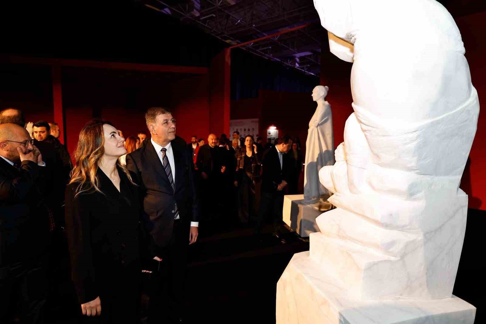 Ticaret Bakanı Ömer Bolat: "İşlenmiş ürün ihracatında yüzde 65’lik hacmi teknoloji ile yüzde 90’lara çıkaracağız"
Ticaret Bakanı Ömer Bolat: "İşlenmiş ürün ihracatında yüzde 65’lik hacmi teknoloji ile yüzde 90’lara çıkaracağız"