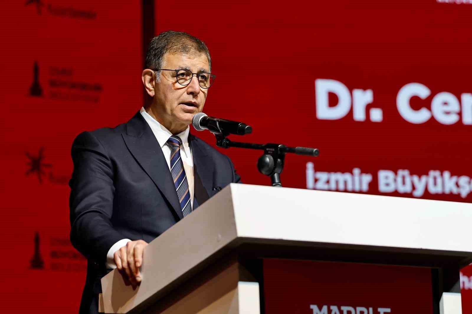 Ticaret Bakanı Ömer Bolat: "İşlenmiş ürün ihracatında yüzde 65’lik hacmi teknoloji ile yüzde 90’lara çıkaracağız"
Ticaret Bakanı Ömer Bolat: "İşlenmiş ürün ihracatında yüzde 65’lik hacmi teknoloji ile yüzde 90’lara çıkaracağız"