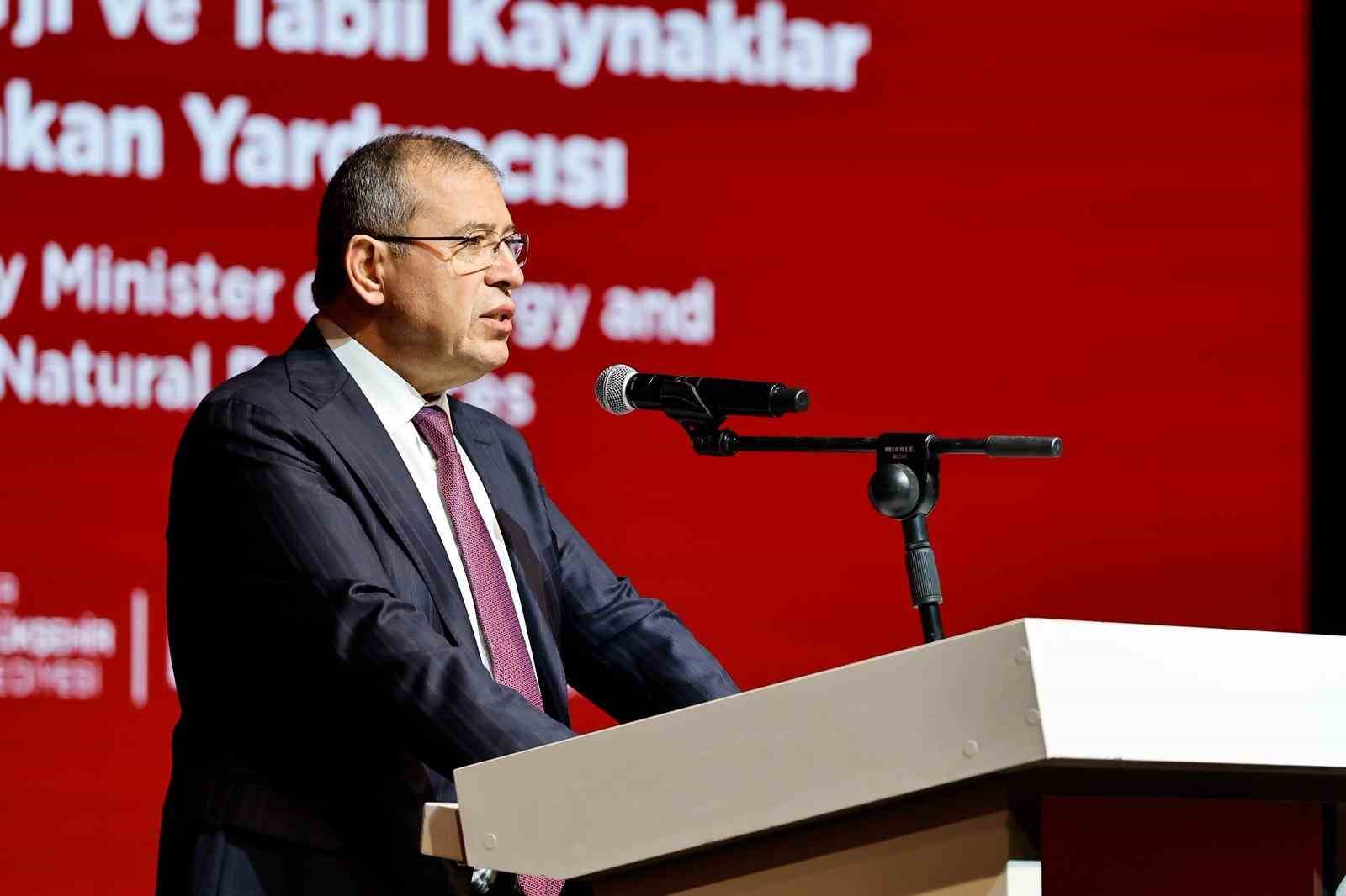 Ticaret Bakanı Ömer Bolat: "İşlenmiş ürün ihracatında yüzde 65’lik hacmi teknoloji ile yüzde 90’lara çıkaracağız"
Ticaret Bakanı Ömer Bolat: "İşlenmiş ürün ihracatında yüzde 65’lik hacmi teknoloji ile yüzde 90’lara çıkaracağız"