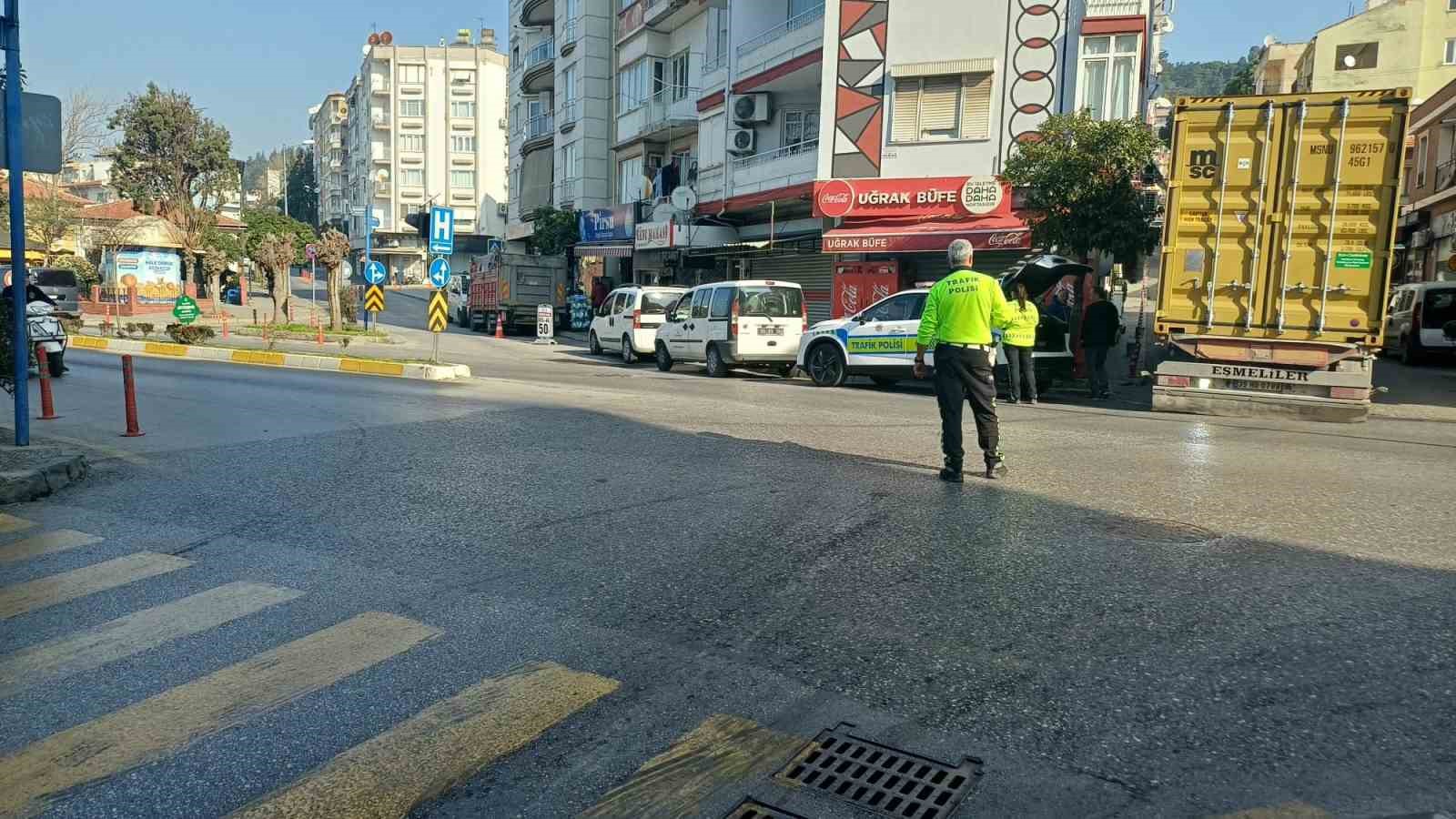 Ticari araçla çarpışan motosiklet sürücüsü yaralandı
