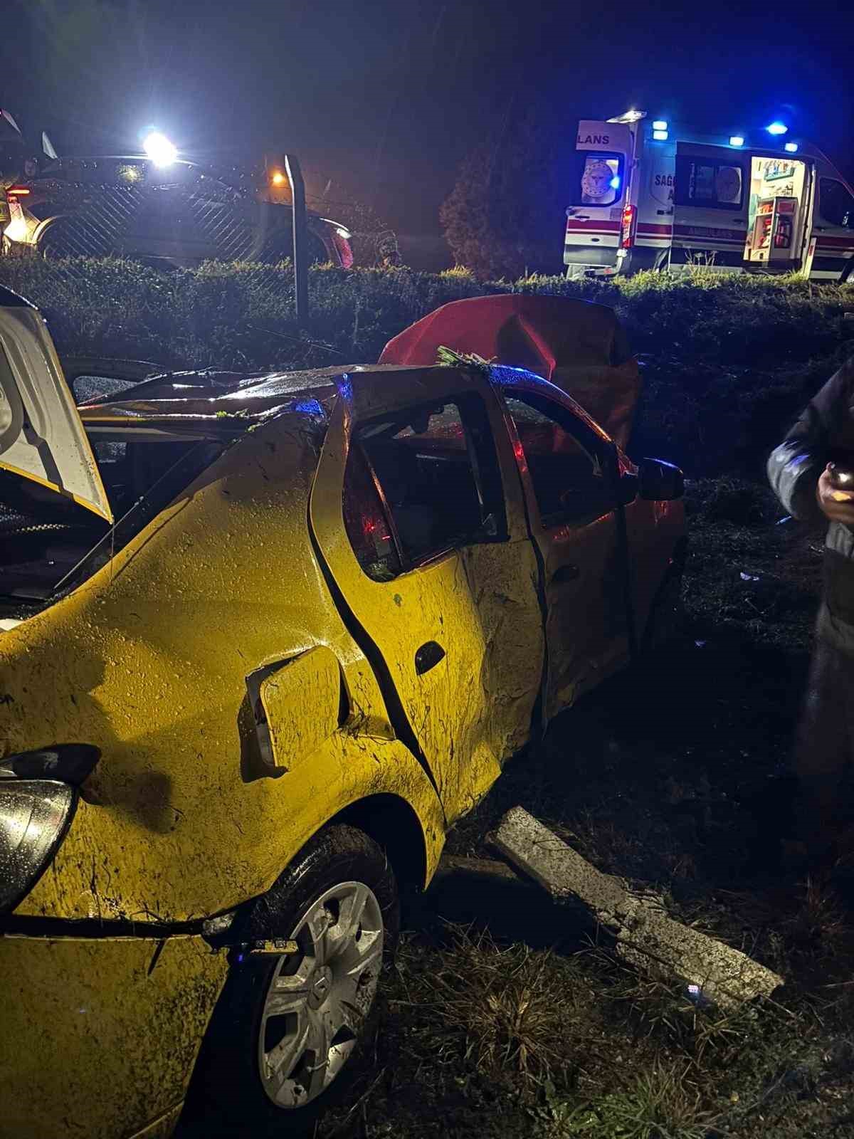 Ticari taksi tarlaya uçtu: 1 yaralı
