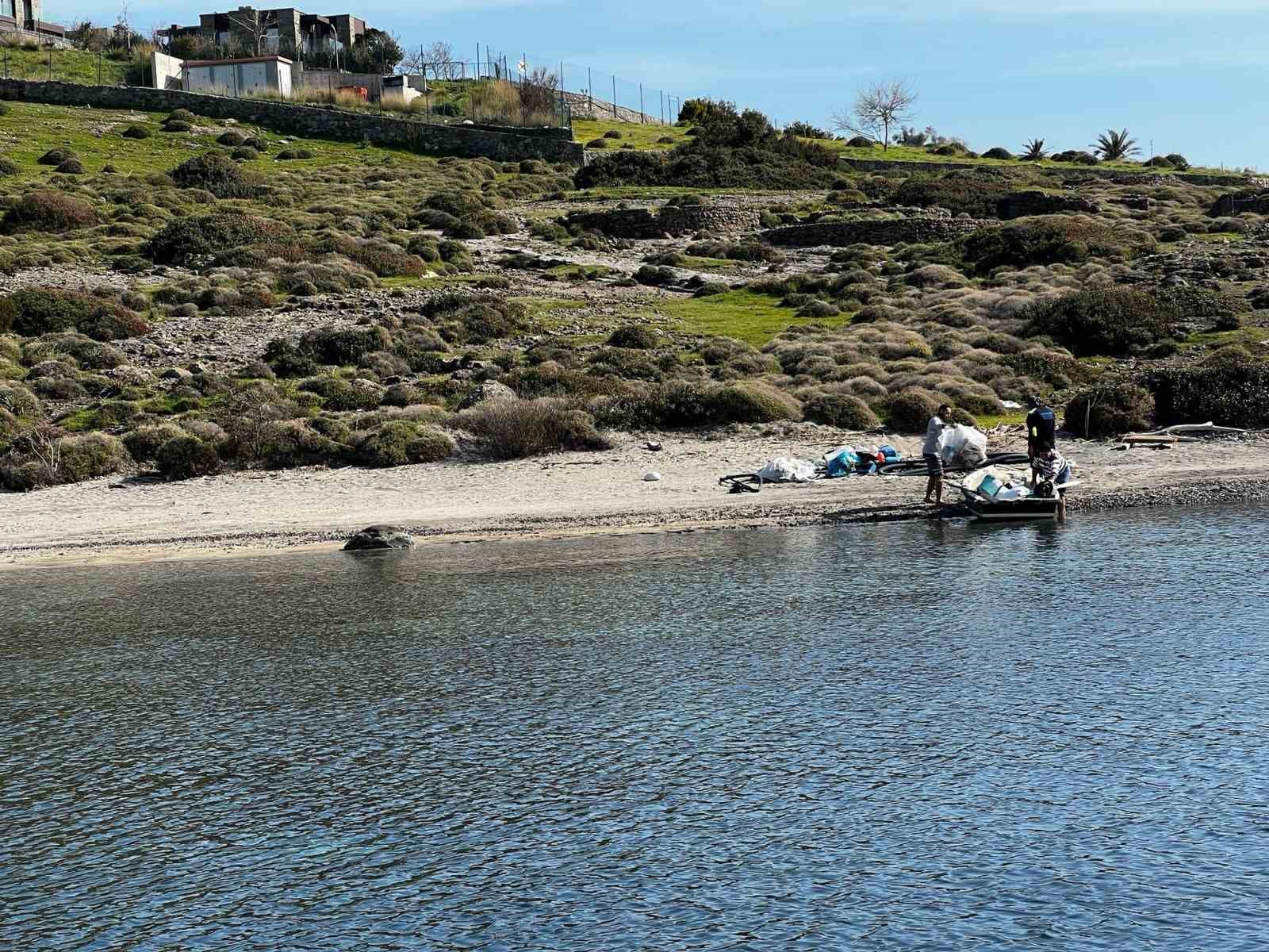 Tilkişen otu toplamaya gittiler, koyu temizlediler
