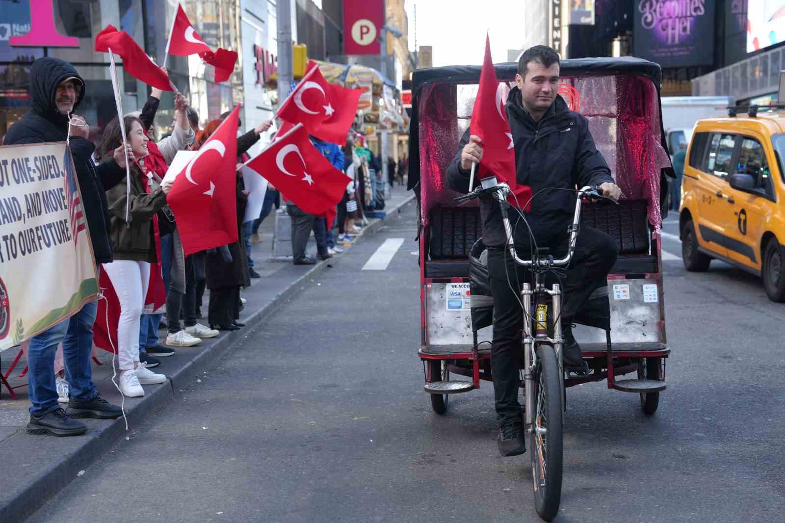 Times Meydanı’nda Ermeni yalanı protestosu

