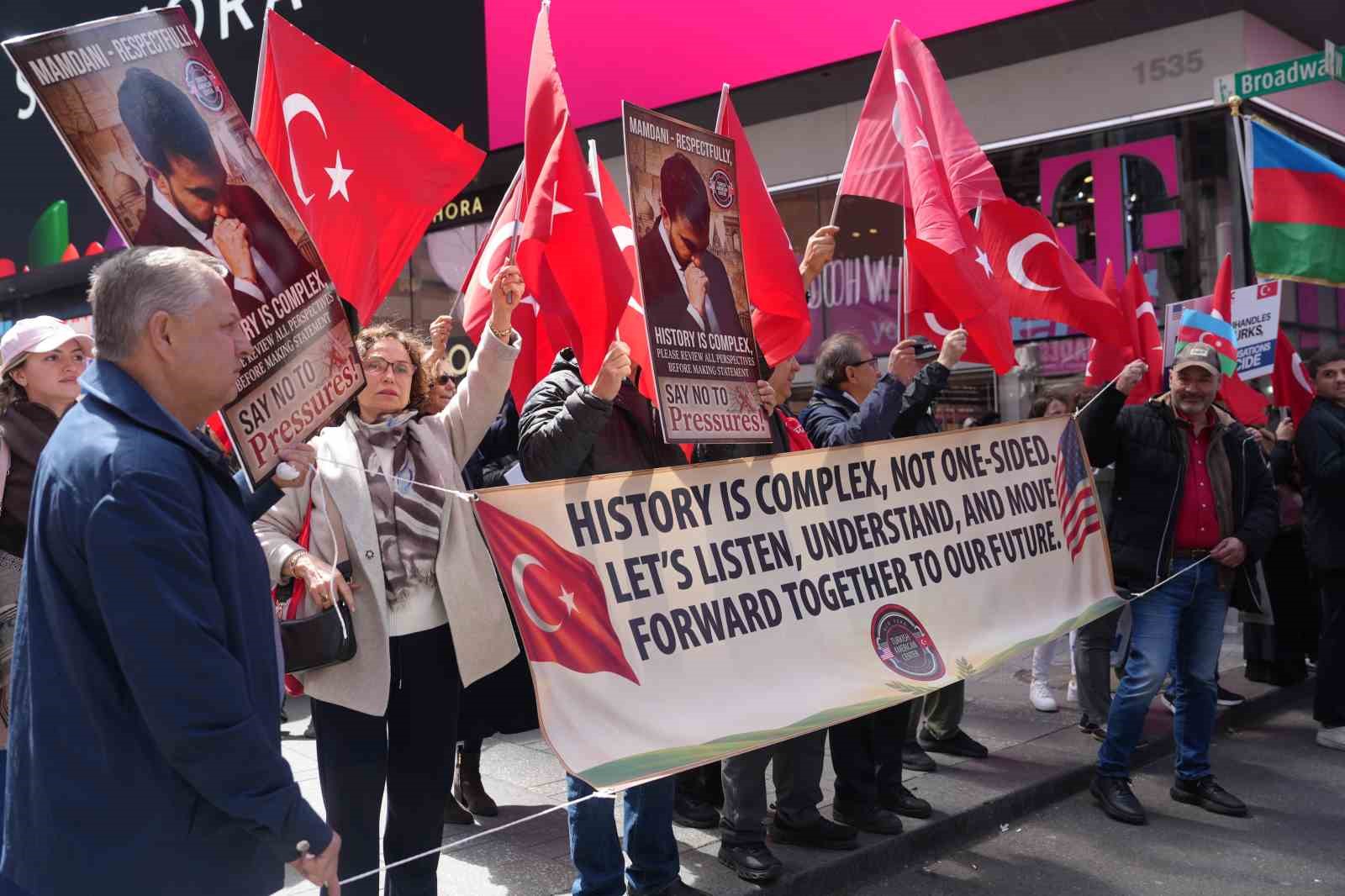 Times Meydanı’nda Ermeni yalanı protestosu
