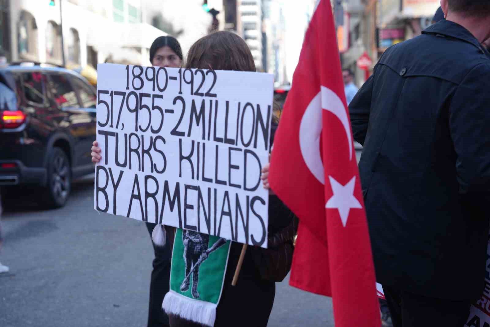 Times Meydanı’nda Ermeni yalanı protestosu
