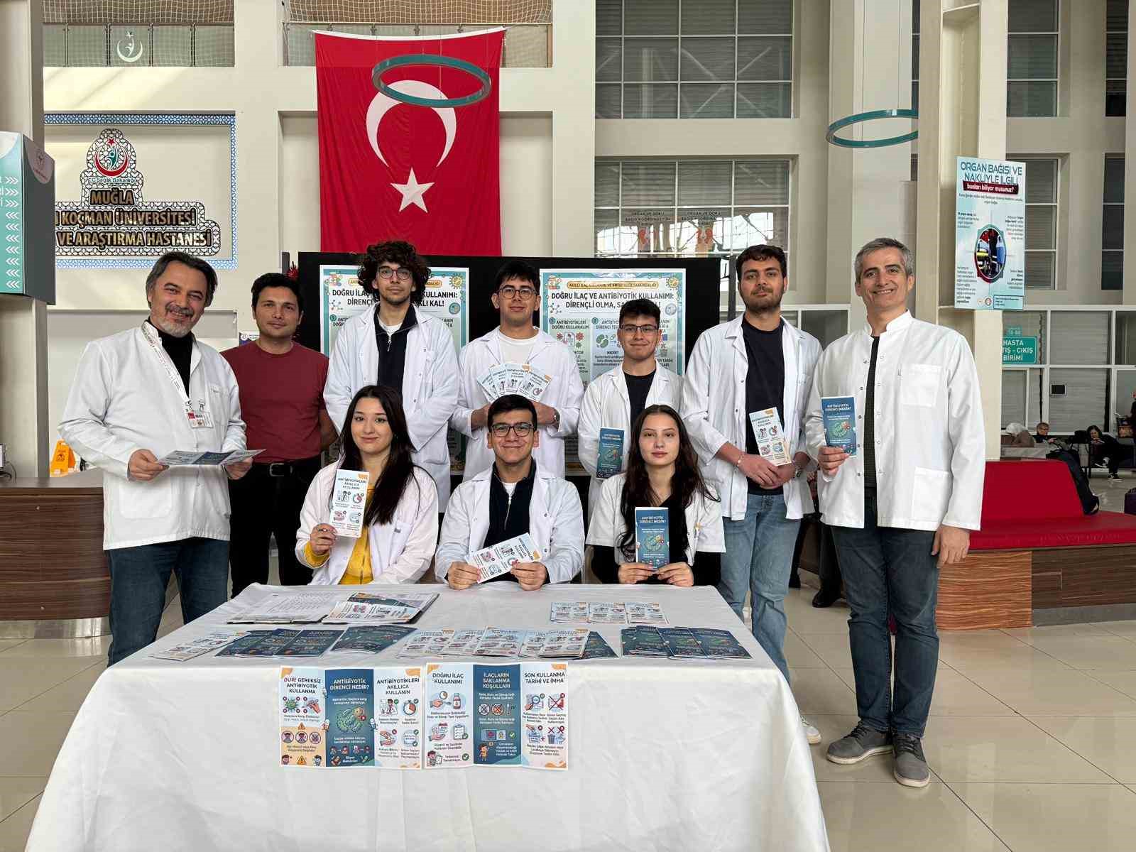 Tıp Fakültesi öğrencileri antibiyotik kullanımı hakkında bilgilendirdi
