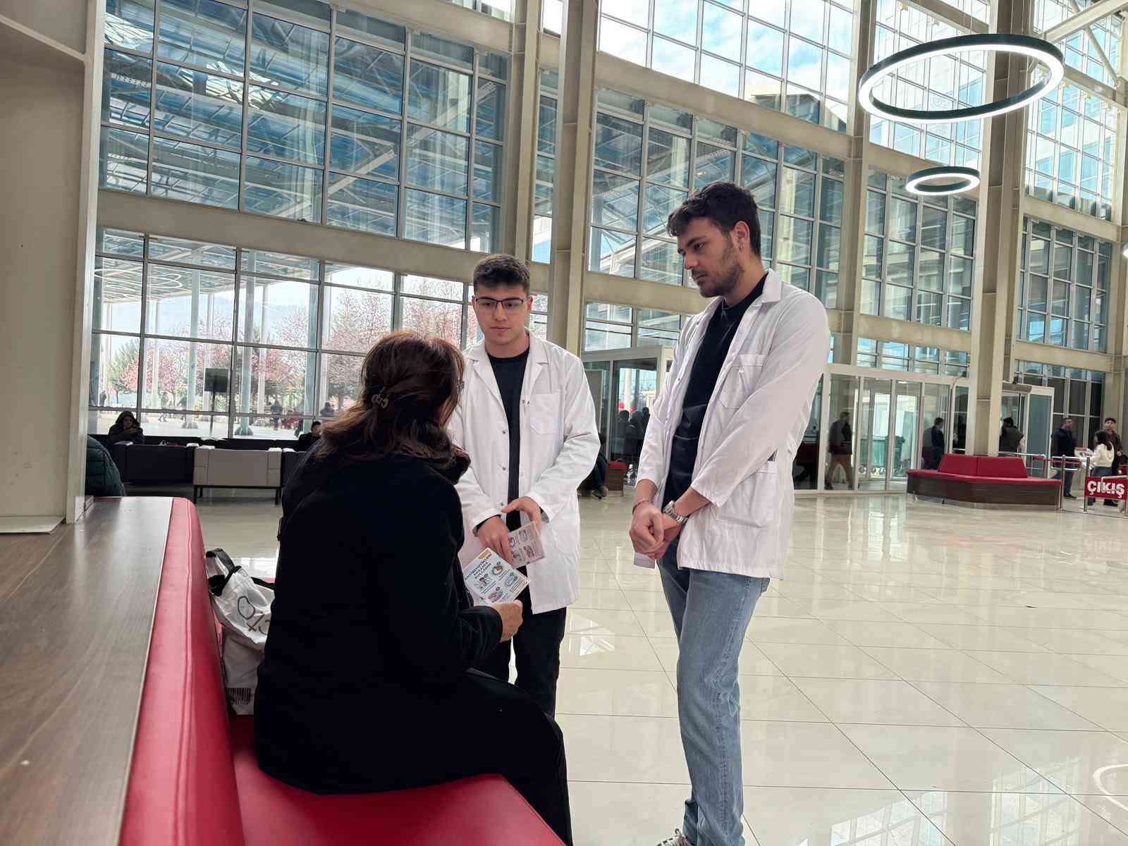 Tıp Fakültesi öğrencileri antibiyotik kullanımı hakkında bilgilendirdi
