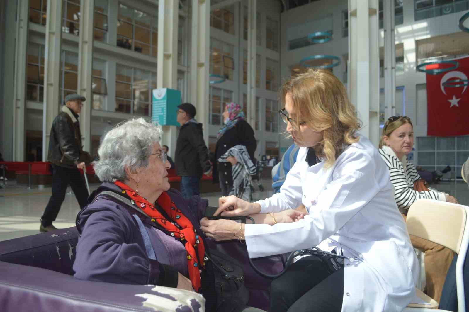 Tıp Fakültesi öğrencilerinden hipertansiyon farkındalığı etkinliği
