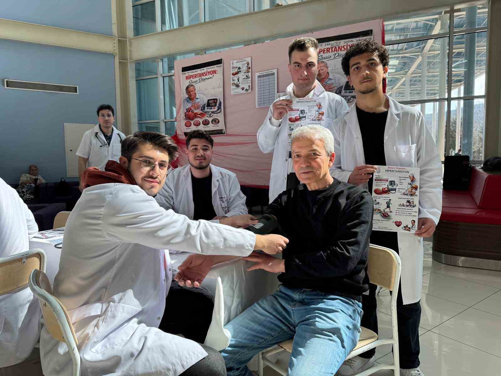 Tıp Fakültesi öğrencilerinden hipertansiyon farkındalığı etkinliği
