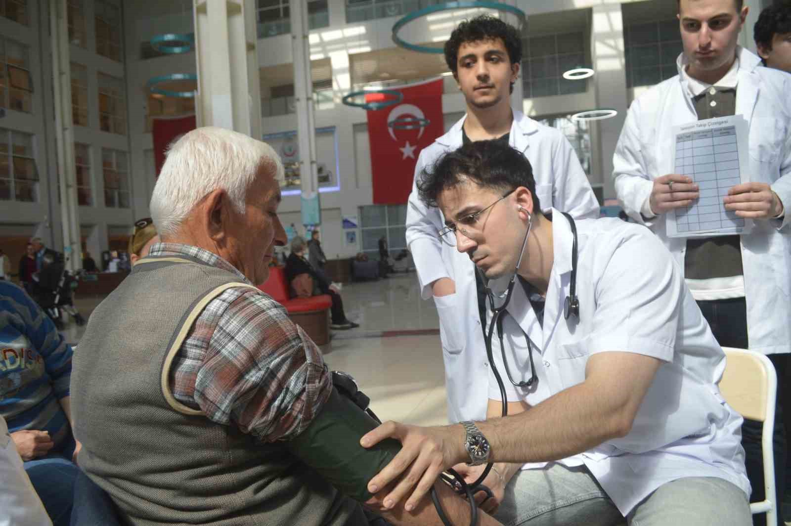 Tıp Fakültesi öğrencilerinden hipertansiyon farkındalığı etkinliği
