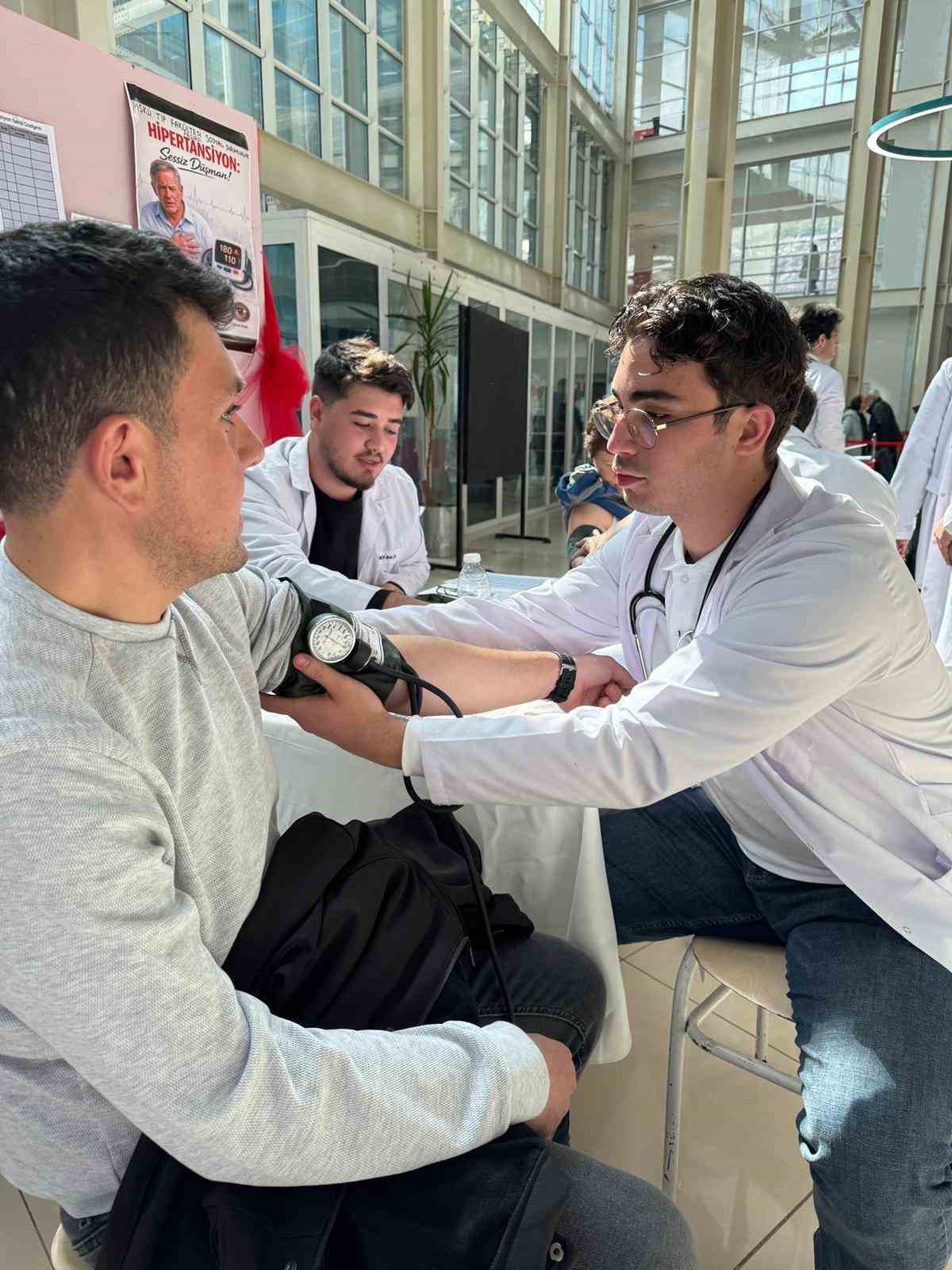Tıp Fakültesi öğrencilerinden hipertansiyon farkındalığı etkinliği
