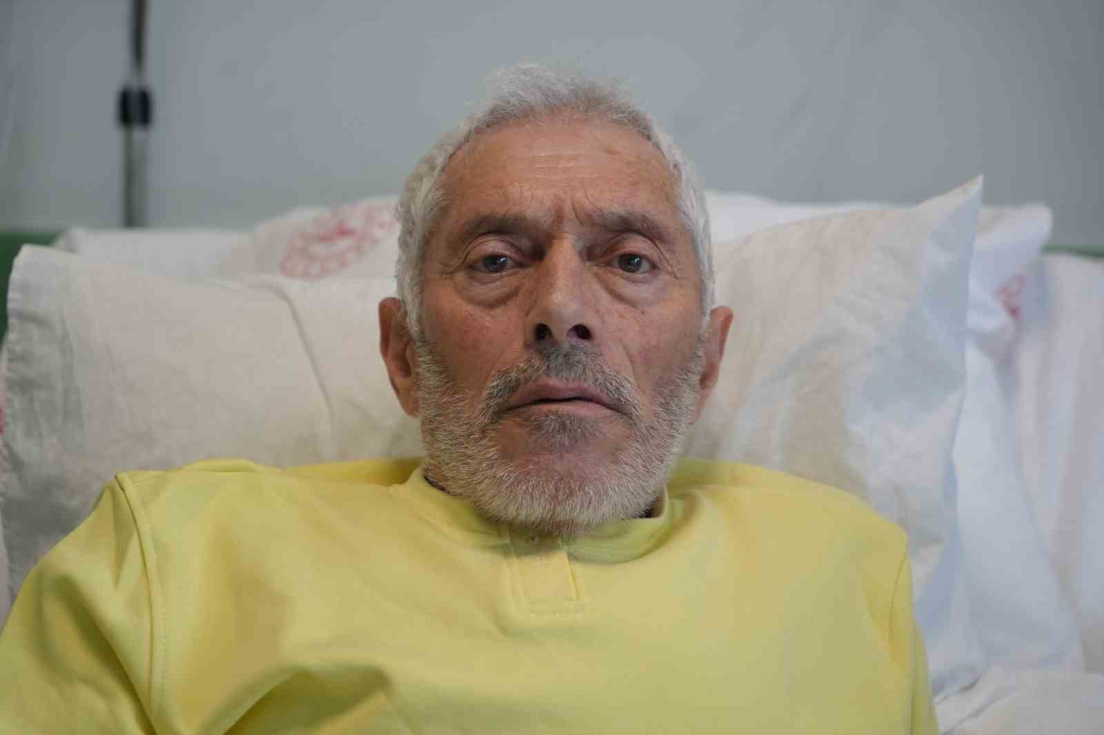 Tıpta nadir vaka: Eğri göğüs kafesi ve skolyoza rağmen kalbi saatlerce durdurularak hayata döndürüldü
Tıpta nadir vaka: Eğri göğüs kafesi ve skolyoza rağmen kalbi saatlerce durdurularak hayata döndürüldü