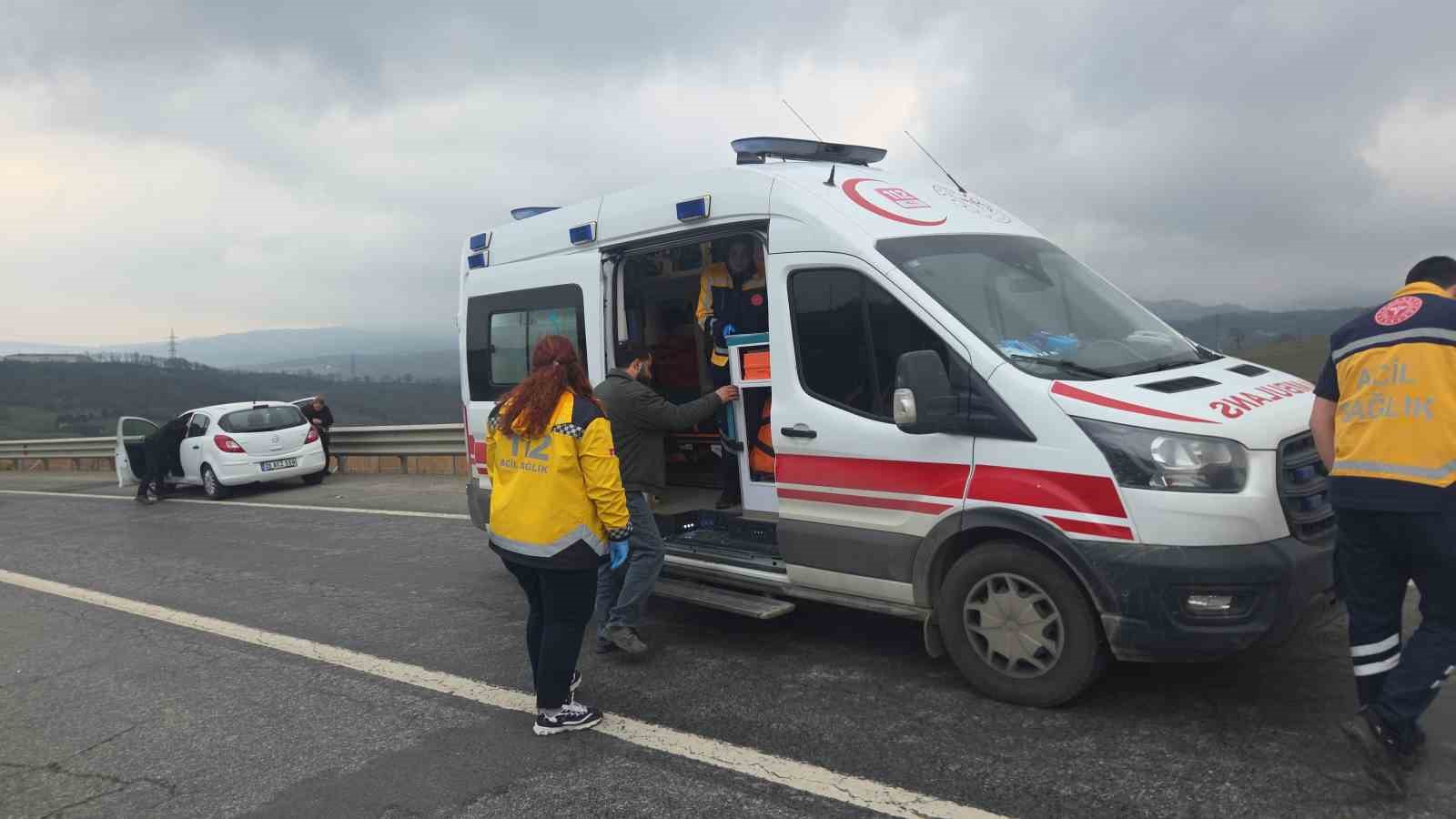 Tır devrildi: Bursa yolu ulaşıma kapandı
