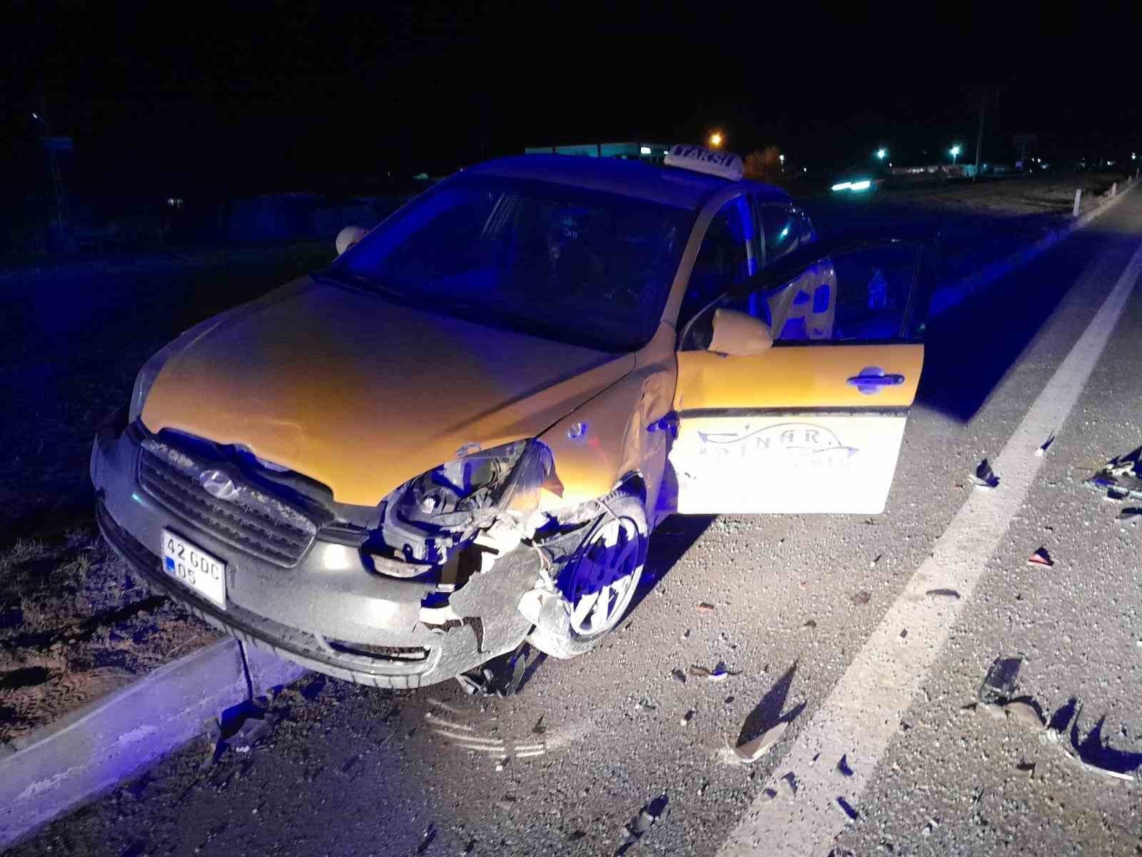 Tır ile ticari taksi çarpıştı: 1 yaralı
