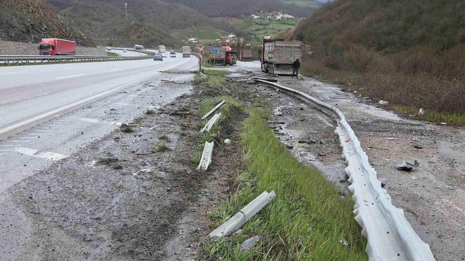 Tır makasladı: Sürücü yaralandı
