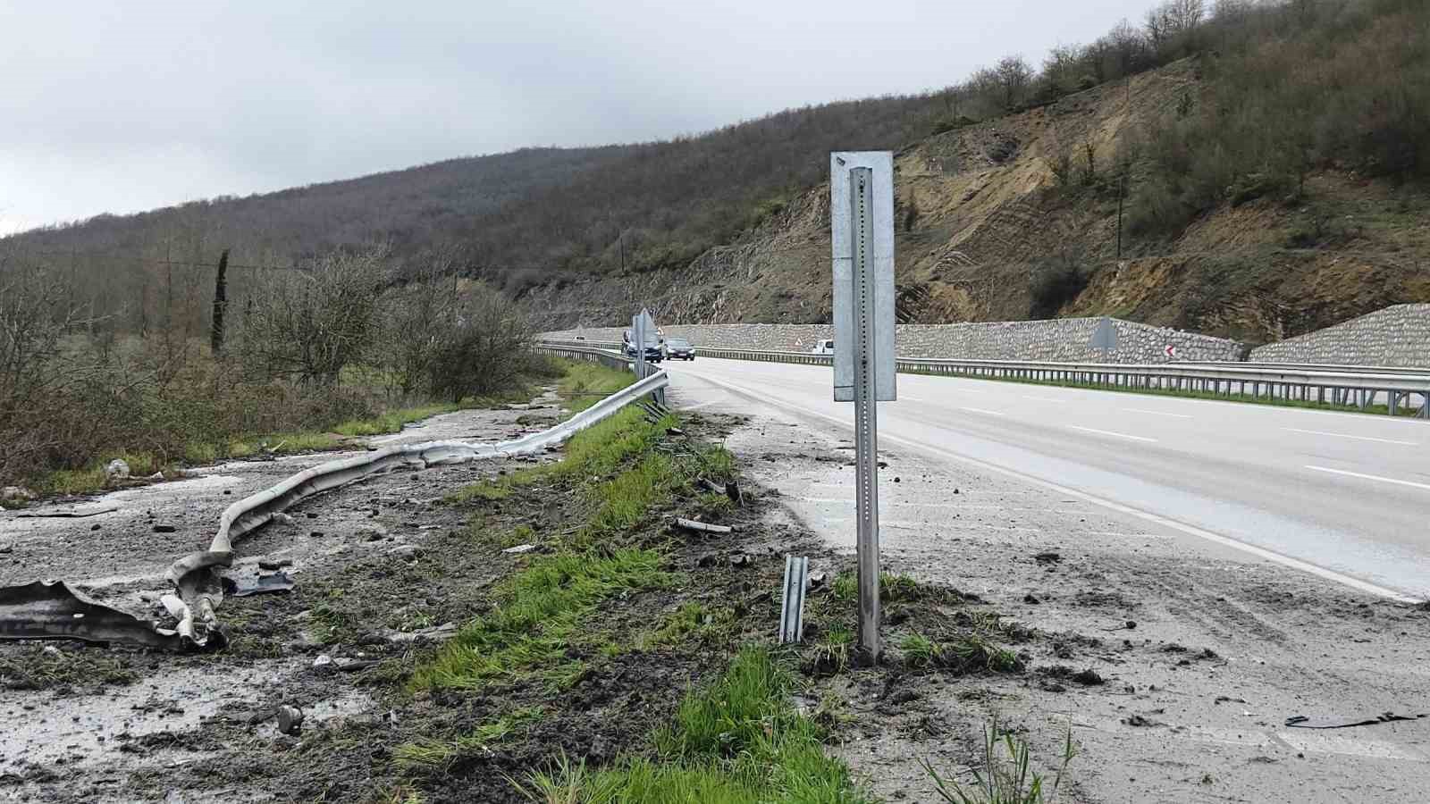 Tır makasladı: Sürücü yaralandı
