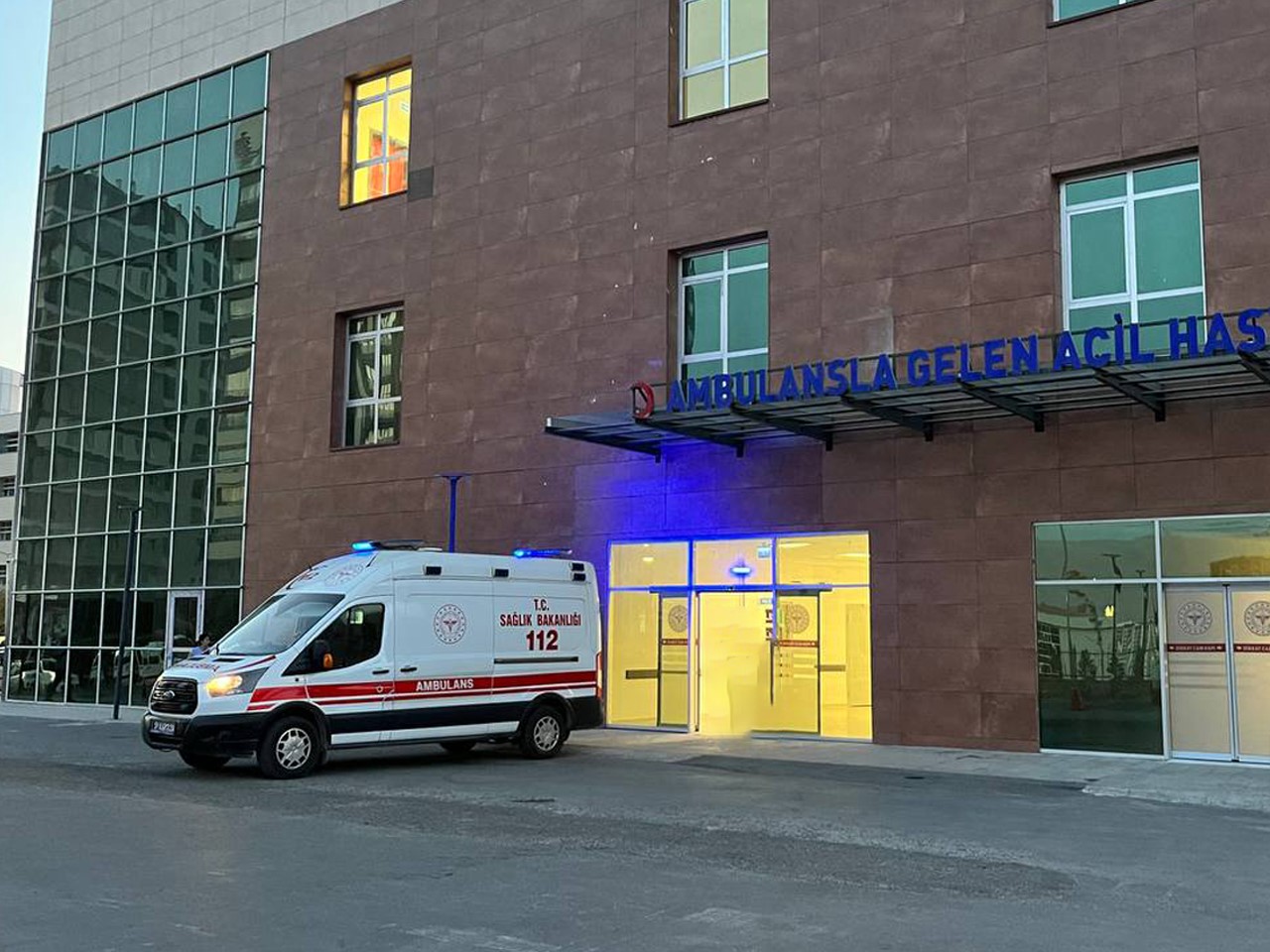 Tır otomobile arkadan çarptı: 1 ölü, 1 yaralı
