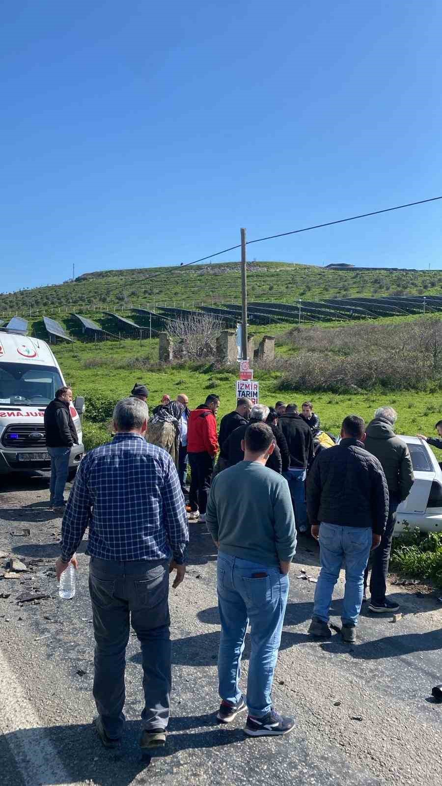 Tire’de hatalı sollama yapan otomobil kamyona çarptı
