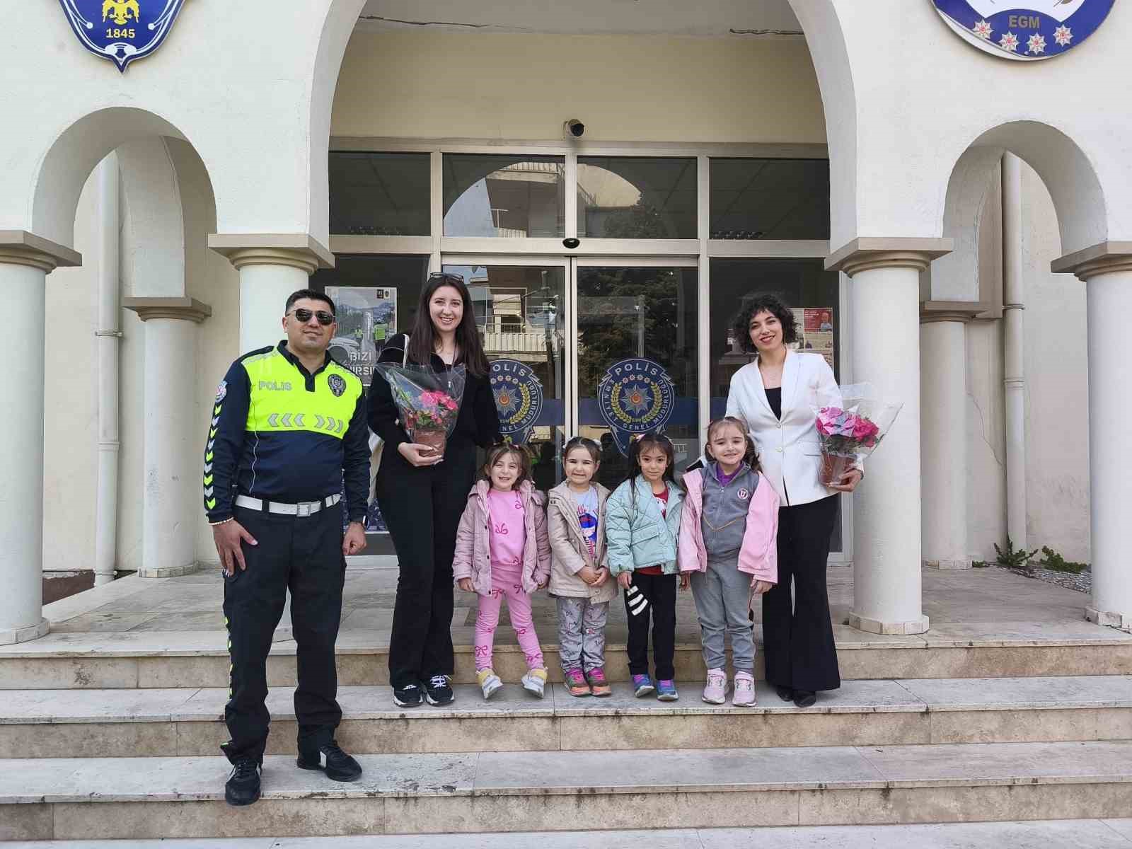 Tireli miniklerden Bayındır Emniyetine anlamlı ziyaret
