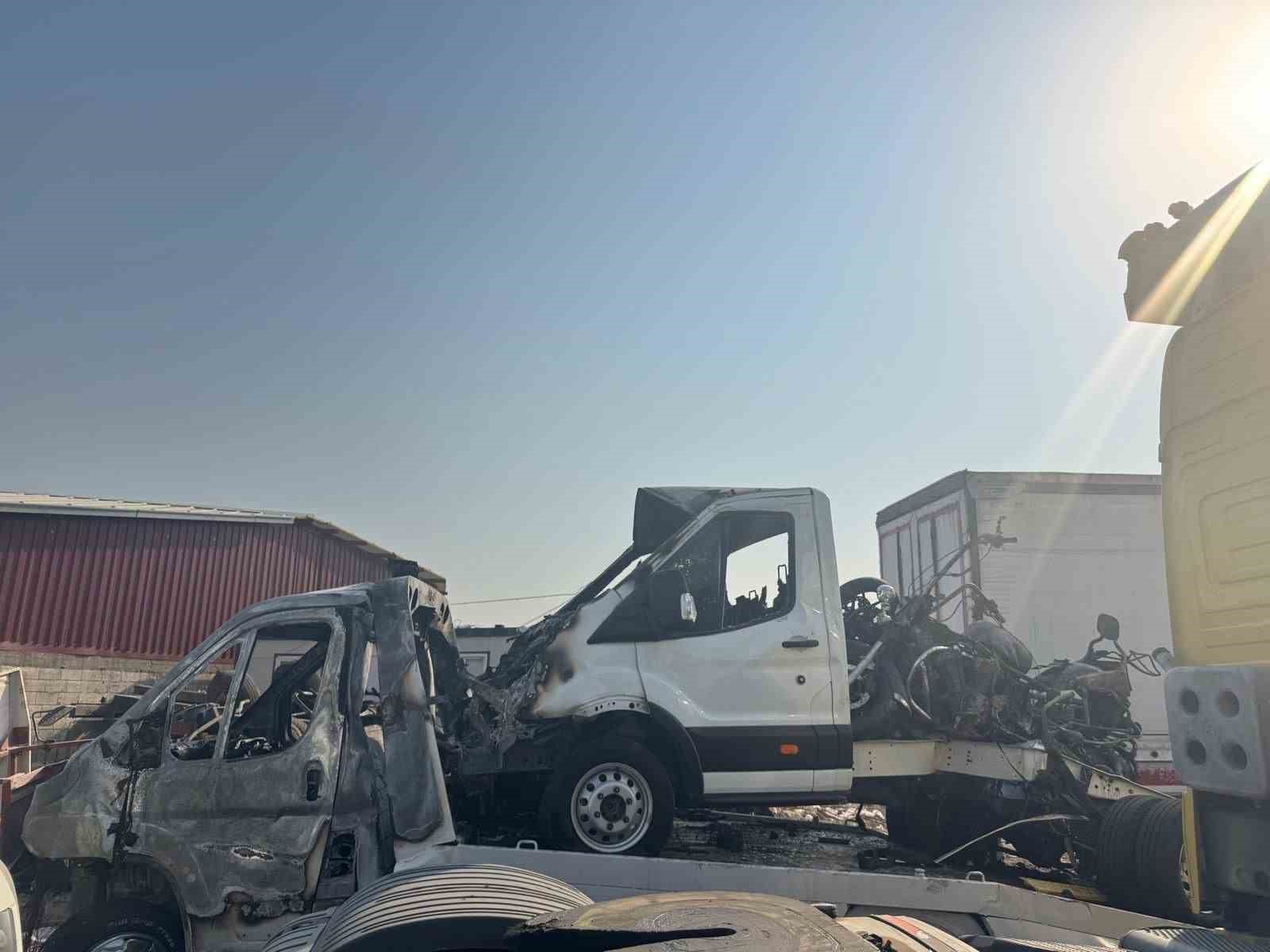 Tırın altında kalıp 2 bacağını kaybetmişti, sürücü tahliye edildi
