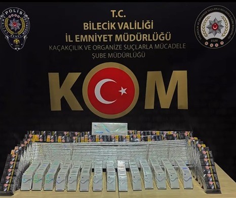 Tırın gizli bölgesine saklanmış 846 paket kaçak sigara ele geçirildi, 2 şüpheli yakalandı
