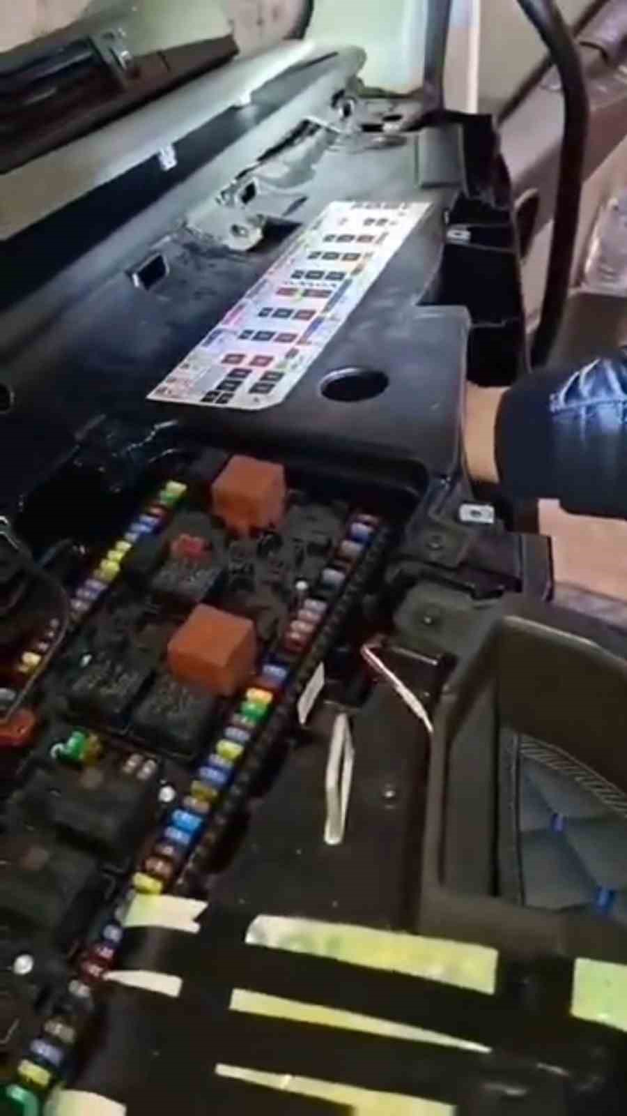 Tırın gösterge paneline gizlenen 101 bin 900 euro komşuya kaldı
