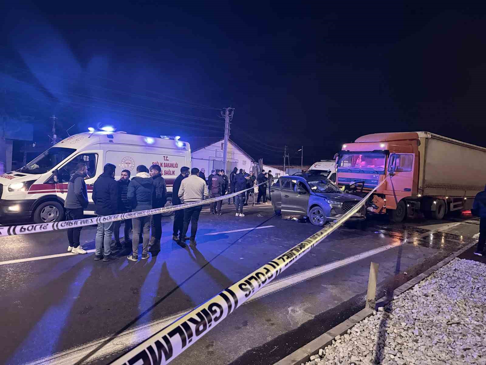 Tırla otomobilin çarpıştığı kazada 7 kişi yaralandı
