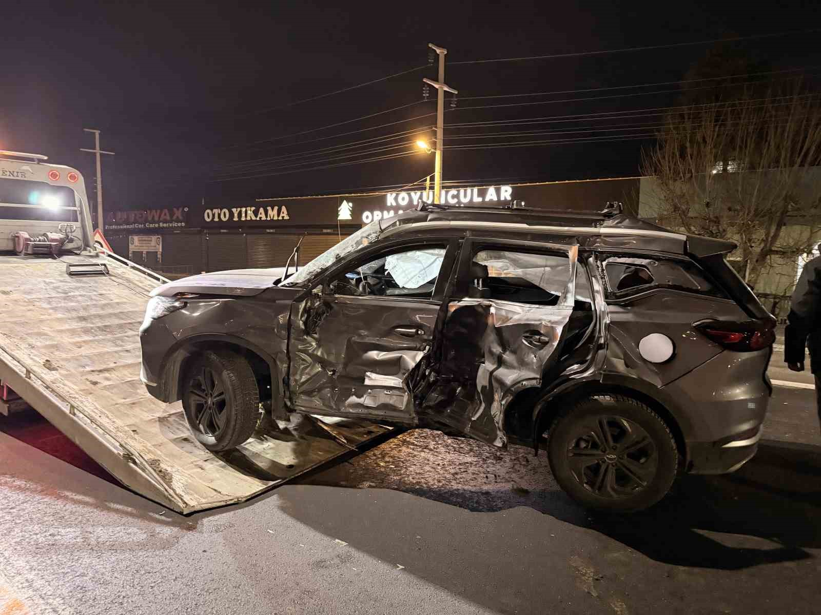 Tırla otomobilin çarpıştığı kazada 7 kişi yaralandı
