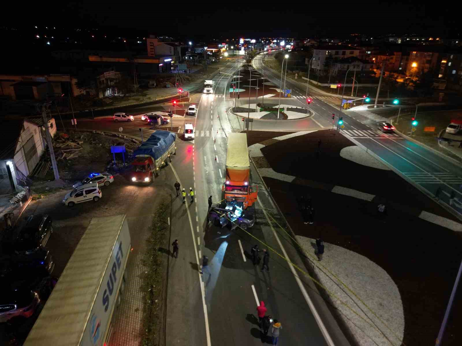 Tırla otomobilin çarpıştığı kazada 7 kişi yaralandı
