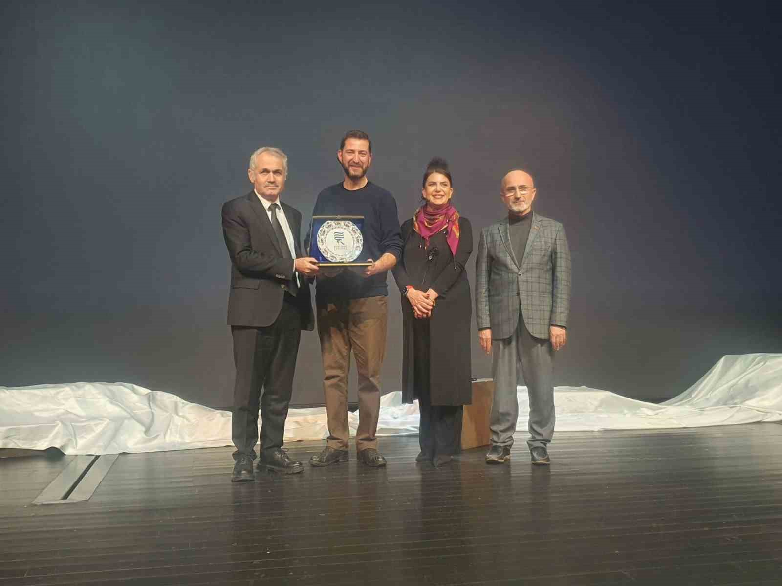 Tiyatro Anadolu, "Aşk Neyledi Yunus" ile Rize’de sanatseverlerle buluştu
