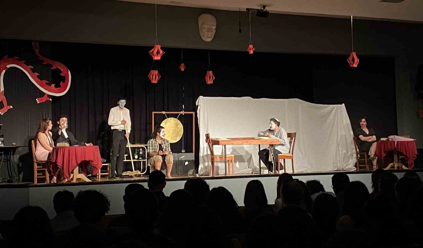 Tiyatronun kalbi İzmir Ekonomi’de attı
