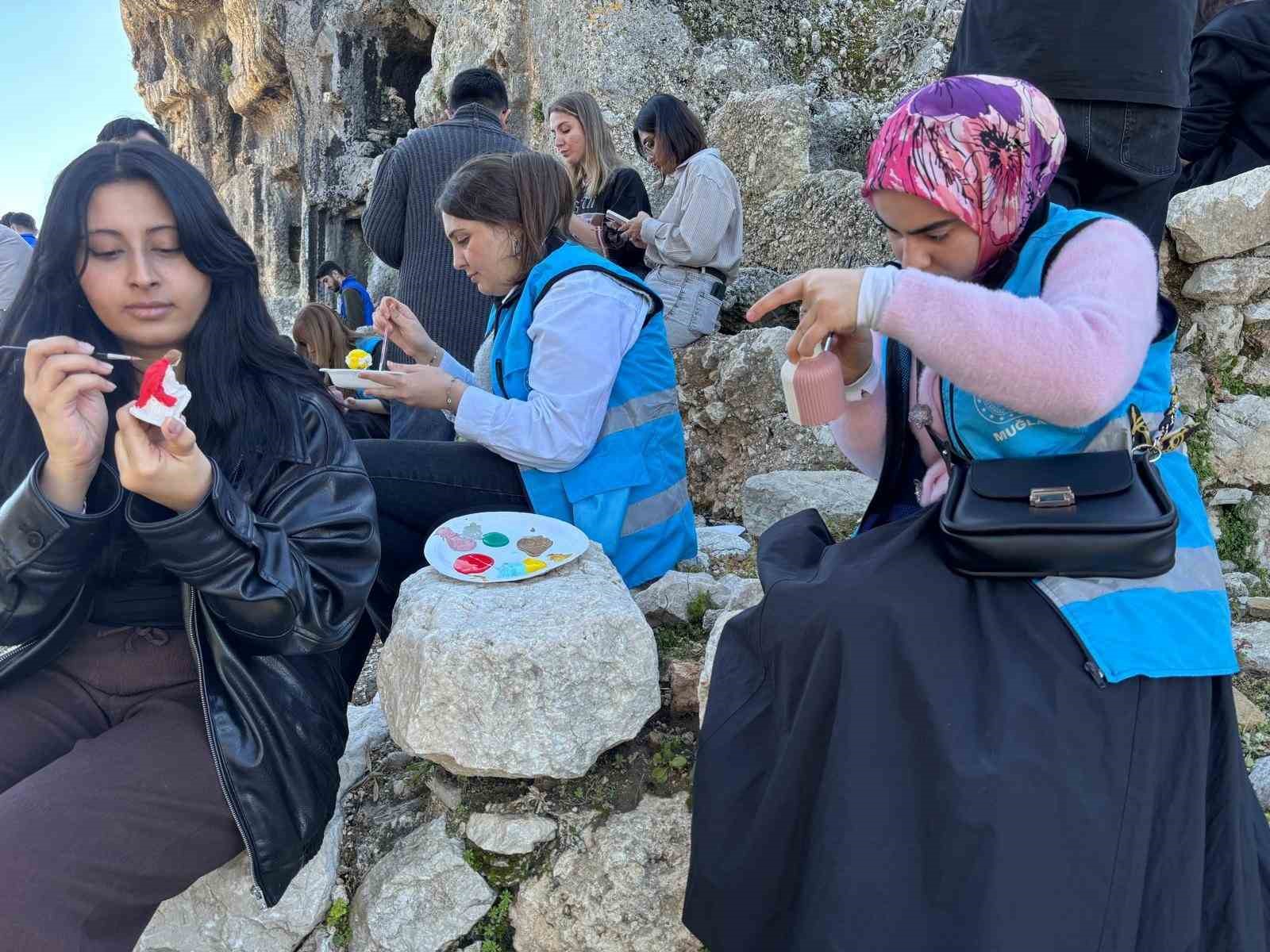 Tlos Antik Kenti’nde tarih sanatla canlandı
Tlos Antik Kenti’nde tarih sanatla canlandı